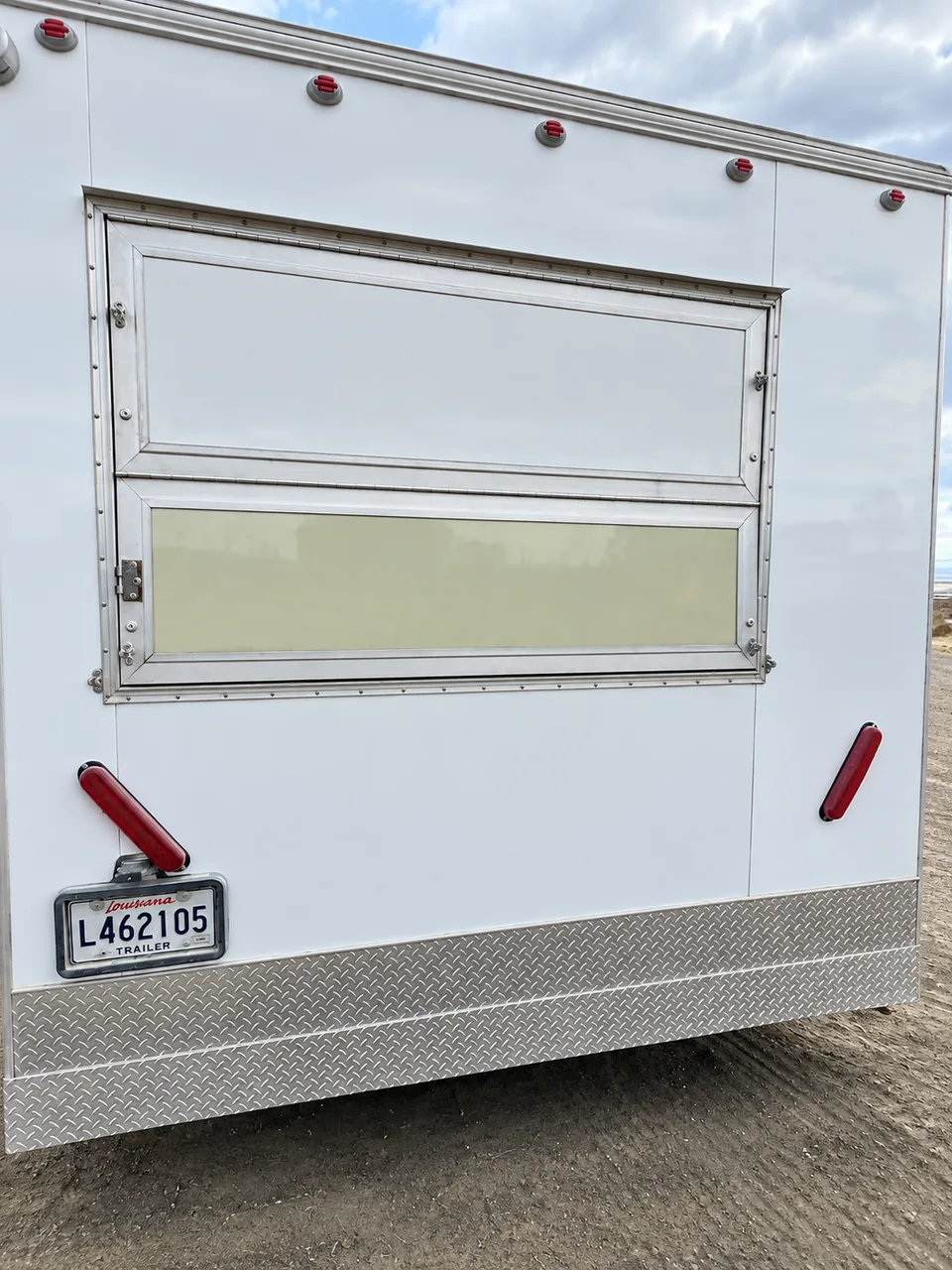 24 ft mobile kitchen trailer exterior view 1